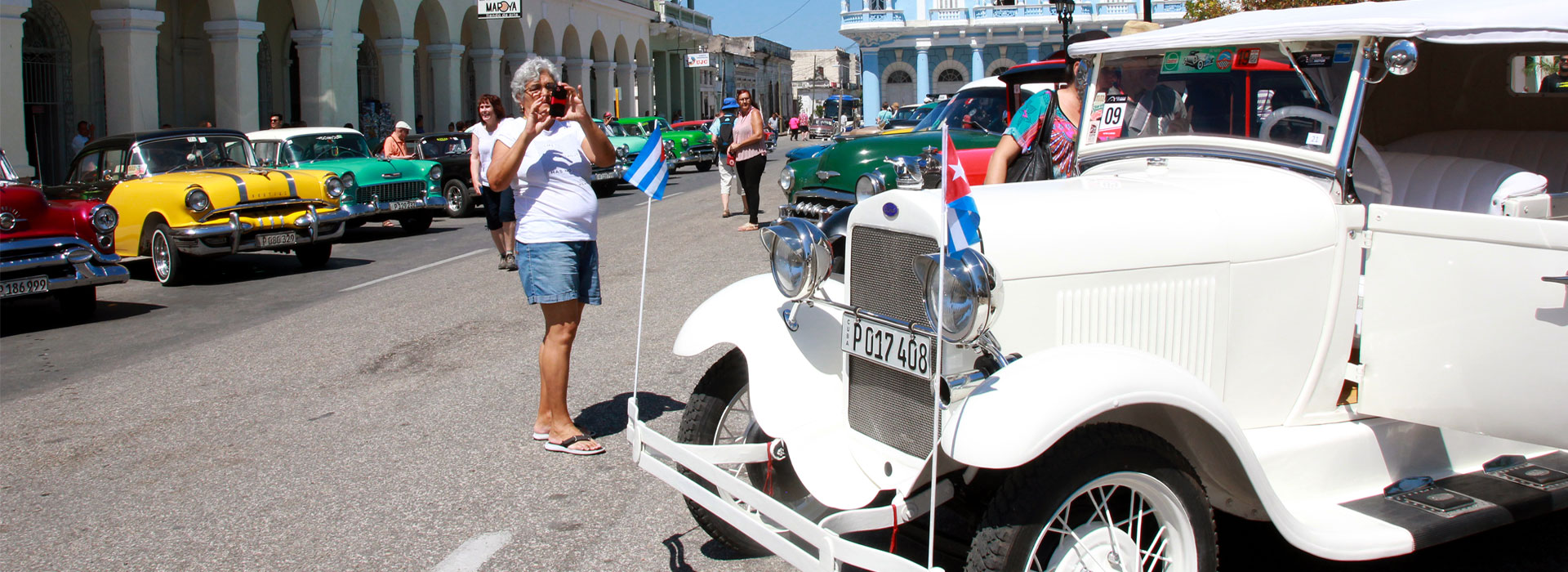 Alte Autos im historischen Zentrum. Cienfuegos. Cuba travel