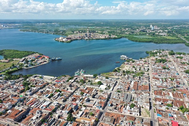 Vista aerea de la zona industrial.Cienfuegos.CubaTravel Vista aerea de la zona industrial.Cienfuegos.CubaTravel
